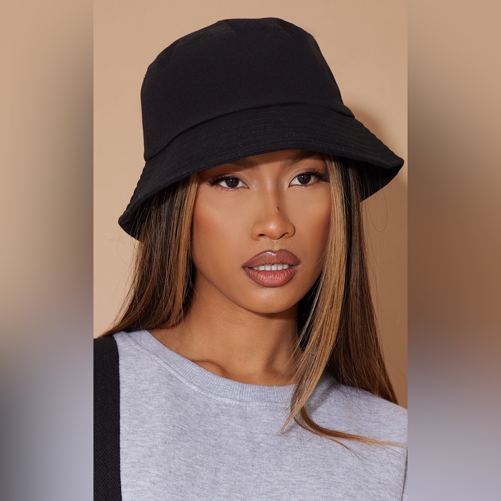 Black bucket hat